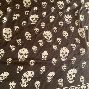 Alexander Mqueen 100% silk scarf made in italy